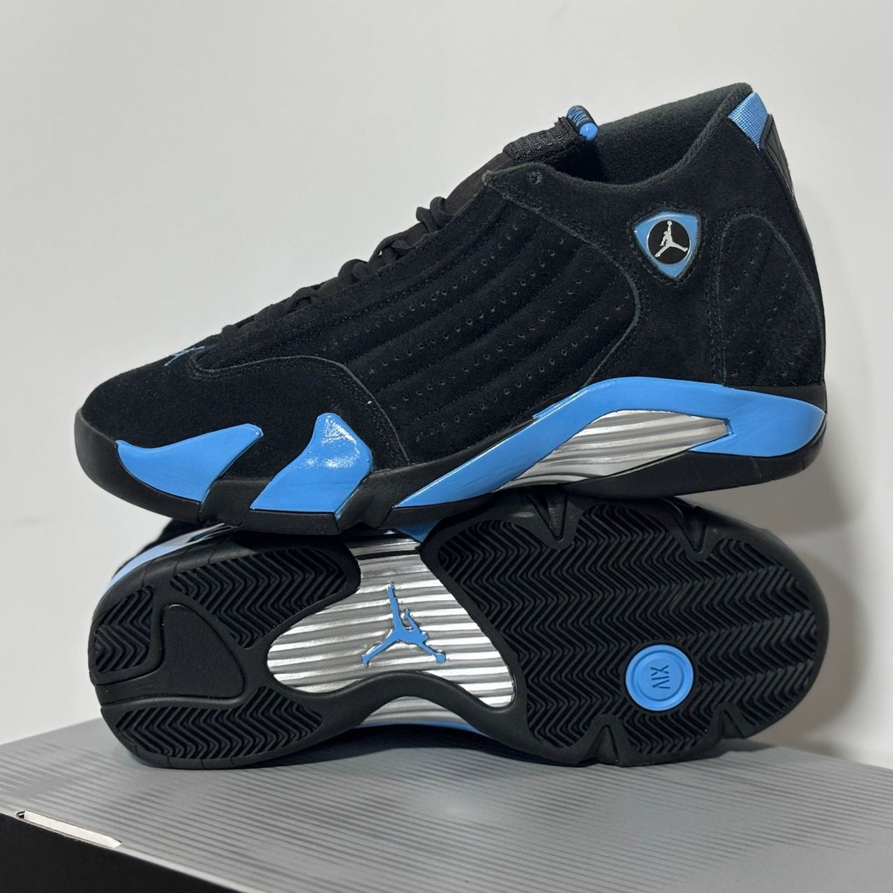 Air Jordan 14 retro “Black and university blue”