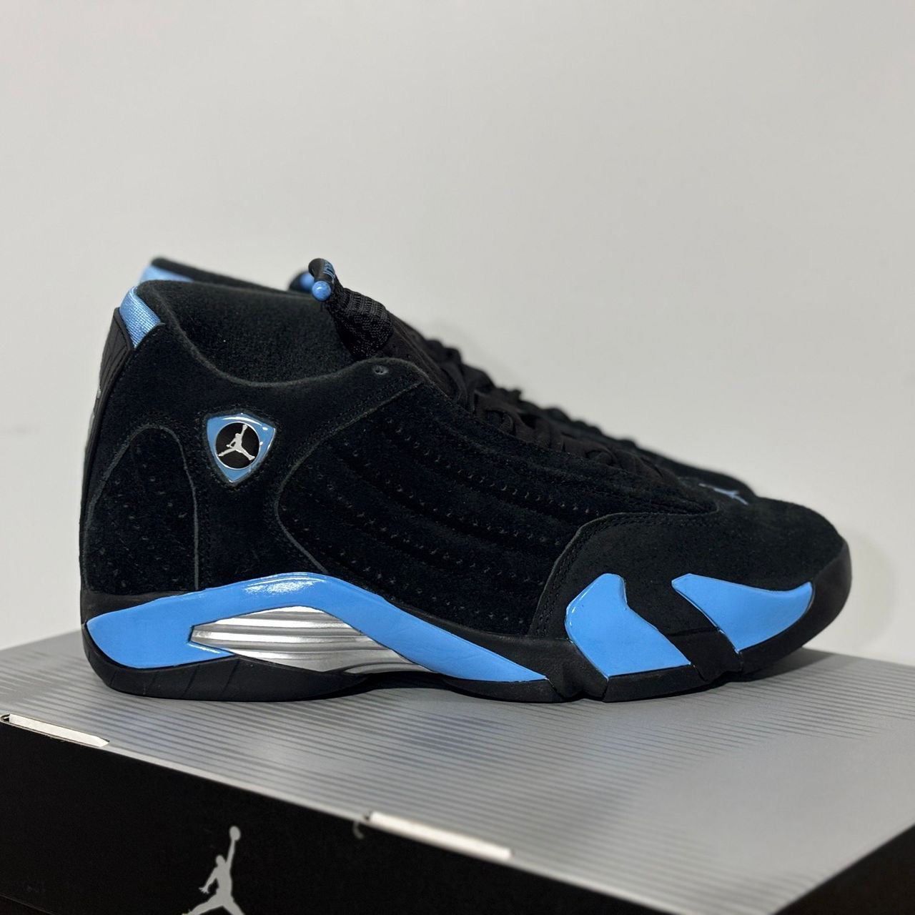Air Jordan 14 retro “Black and university blue”